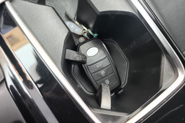 丰田 凯美瑞 2024款 双擎 2.0HGVP 豪华版中控内饰11