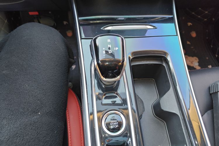 思皓X8 2021款 300T DCT豪华智联版 7座中控内饰18