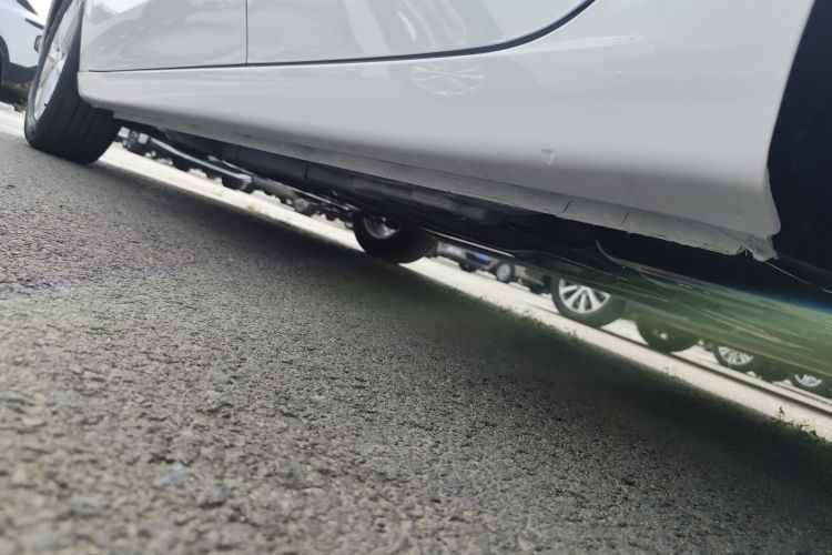 荣威i5 2023款 1.5L CVT豪华版机舱底盘30