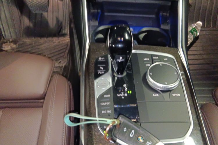 宝马3系 2022款 325Li M运动套装中控内饰18