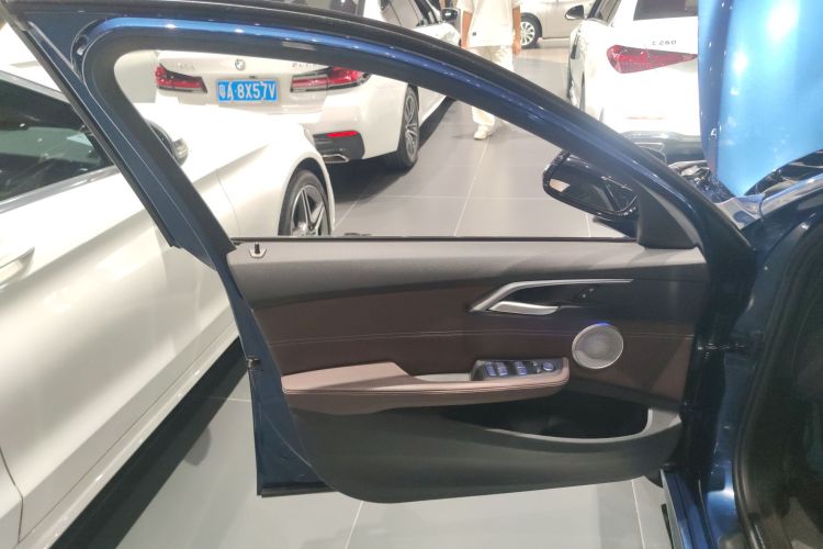 宝马1系 2021款 改款 125i M运动曜夜版中控内饰7007