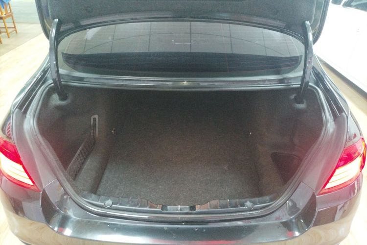 宝马5系 2014款 520Li 典雅型机舱底盘23
