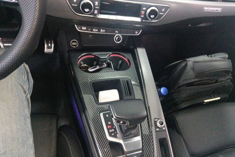 奥迪A4L 2023款 40 TFSI quattro 豪华动感型中控内饰18