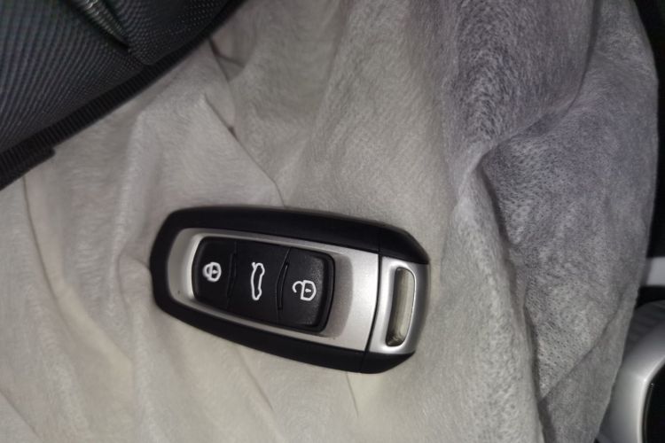 吉利银河 2025款 210km 熊猫卡丁中控内饰7001