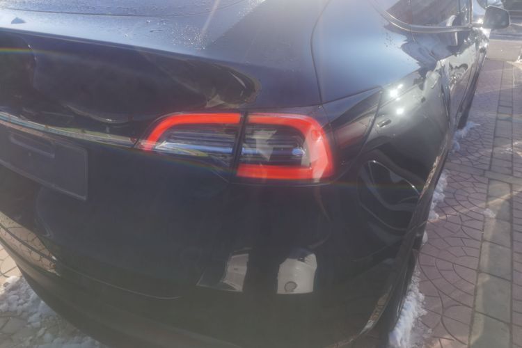 特斯拉 Model Y 2021款 标准续航后驱版车身外观9