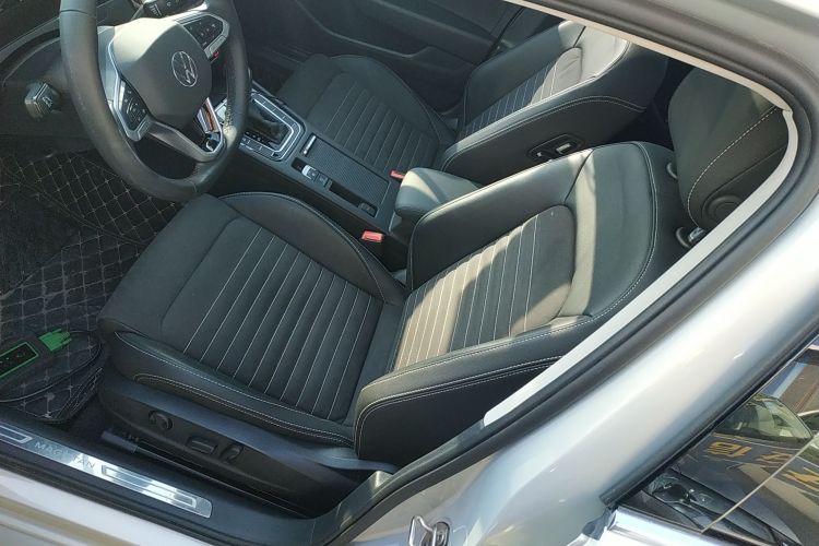 大众 迈腾 2020款 330TSI DSG 豪华型中控内饰19