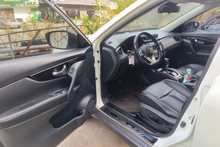 日产 奇骏 2019款 2.0L CVT智联七座舒适版 2WD中控内饰20