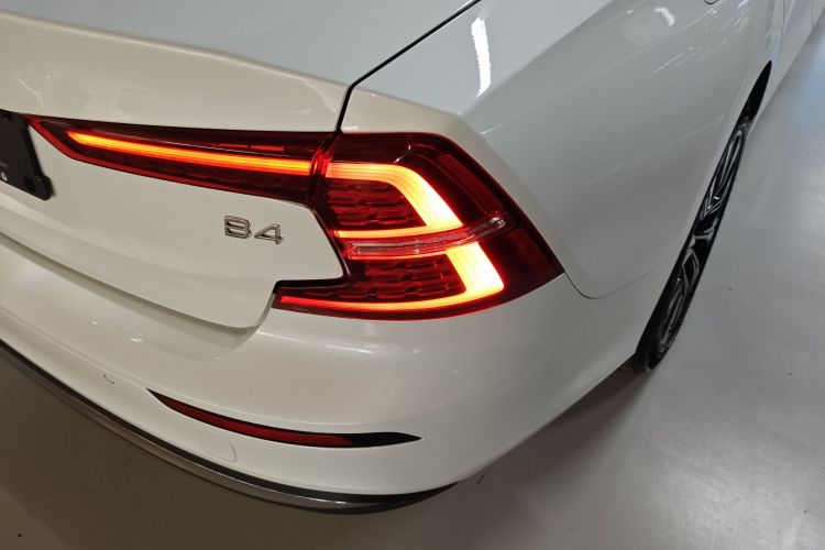 沃尔沃S60 2024款 B4 智远豪华版车身外观9