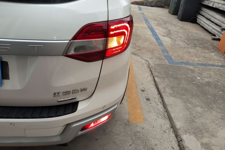 福特 撼路者 2017款 2.0T 汽油自动四驱菁英版 5座车身外观6006