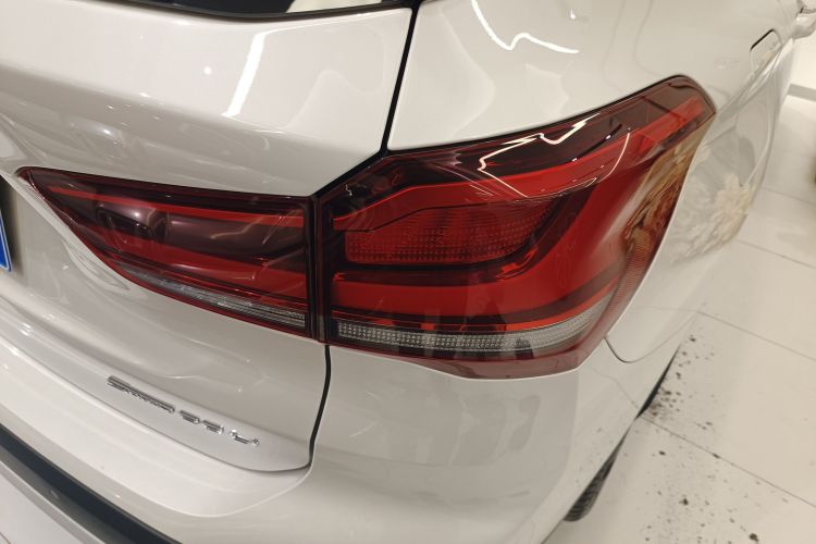 宝马X1 2021款 sDrive20Li 尊享型车身外观9