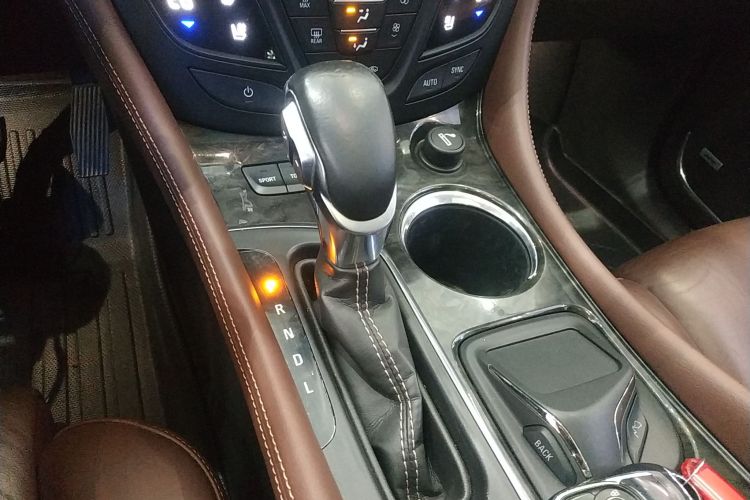 别克 昂科威 2014款 28T 四驱全能运动旗舰型中控内饰18