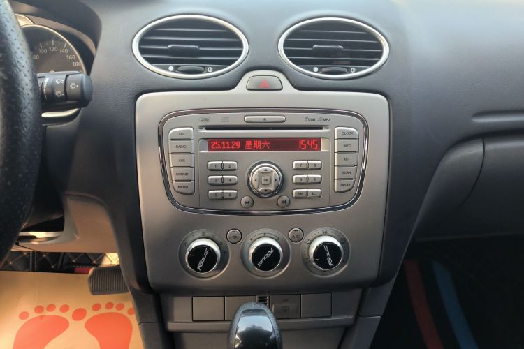 福特 福克斯 2013款 两厢经典 1.8L 自动基本型中控内饰16