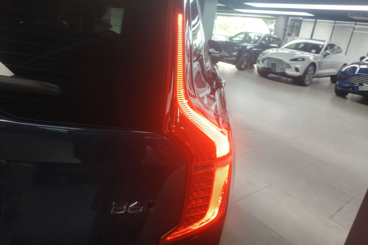 沃尔沃XC90 2021款 B6 智雅豪华版 7座车身外观9