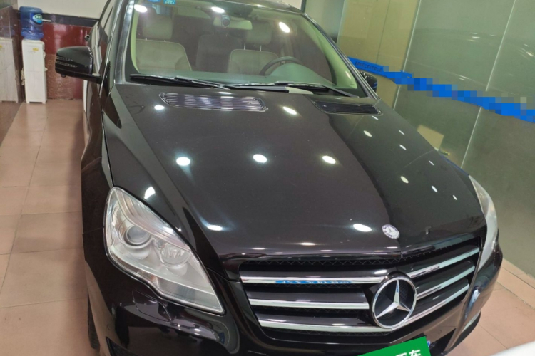 奔驰R级 2015款 R 320 4MATIC 豪华型车身外观2