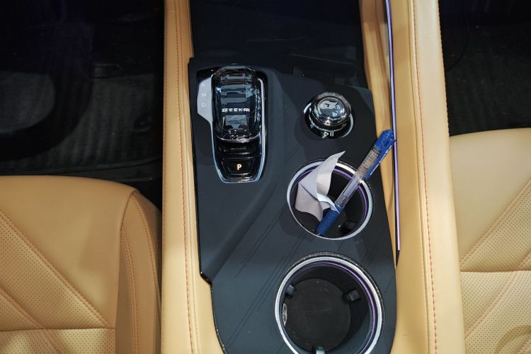 极氪001 2021款 超长续航单电机 WE版中控内饰18