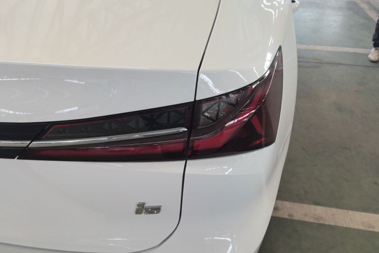 荣威i5 2026款 1.5L CVT豪华版车身外观9