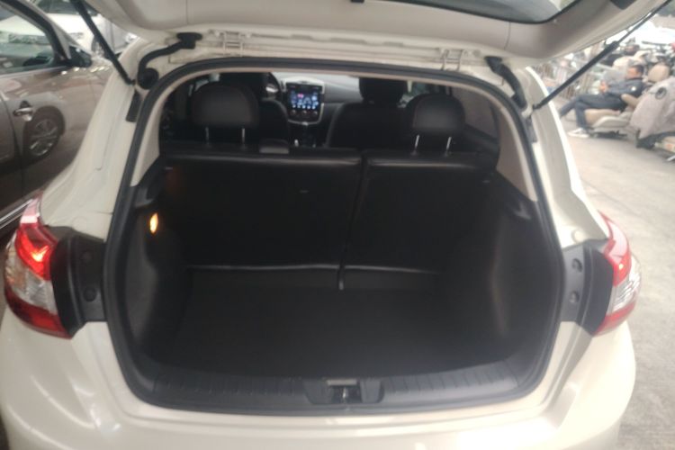 日产 骐达TIIDA 2020款 1.6L CVT酷动版机舱底盘23