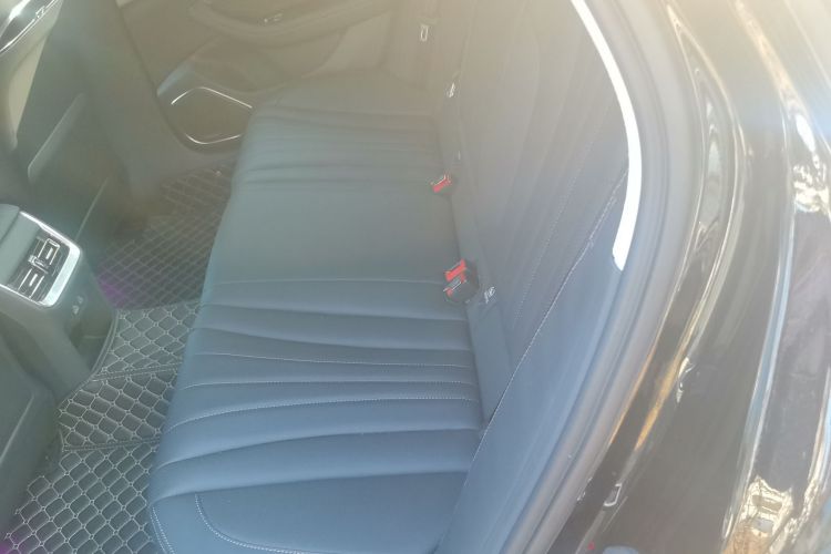 红旗H5 2023款 2.0T 自动智联旗享版中控内饰21