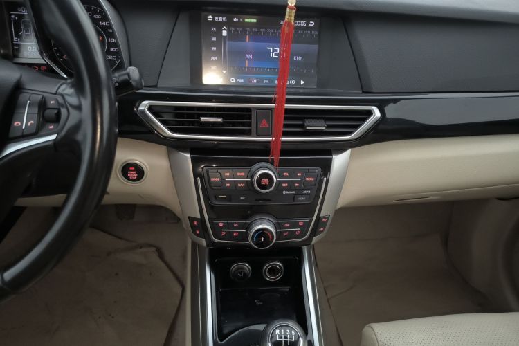 众泰 大迈X5 2017款 白金版 1.5T 手动豪华型中控内饰16