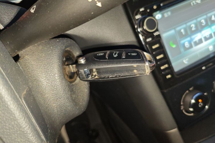 标致408 2013款 2.0L 自动舒适版中控内饰11