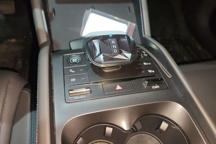 比亚迪 秦L 2024款 DM-i 120KM超越型局部细节18