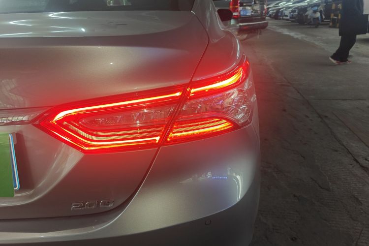 丰田 凯美瑞 2021款 2.0G 豪华版车身外观9