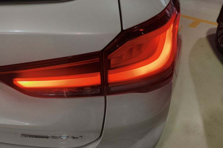 宝马X1 2020款 sDrive20Li 尊享型车身外观9