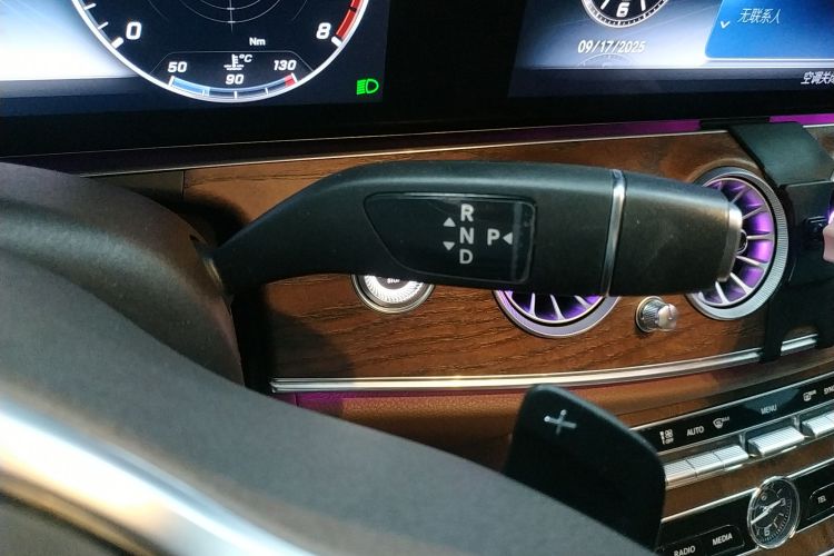 奔驰E级 2020款 改款 E 300 L 殊享版局部细节18