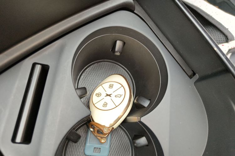 小鹏P7 2021款 670E鹏翼版中控内饰11