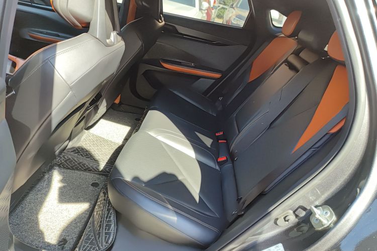 长安UNI-V 2022款 1.5T 尊贵型中控内饰21