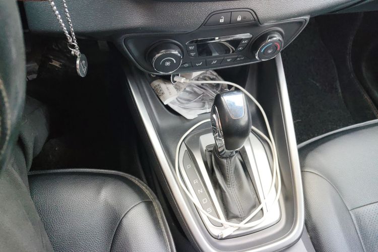 福特 福睿斯 2015款 1.5L 自动时尚型中控内饰18