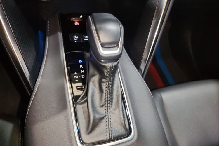 丰田 威飒 2023款 2.0L CVT两驱尊贵版局部细节18