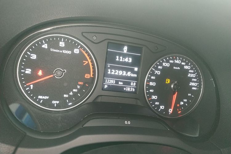 奥迪A3 2018款 30周年年型 Sportback 35 TFSI 时尚型局部细节14