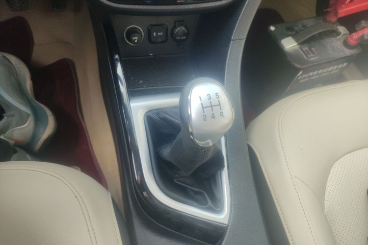 长安 悦翔V7 2015款 1.6L 手动乐享型 国V中控内饰18