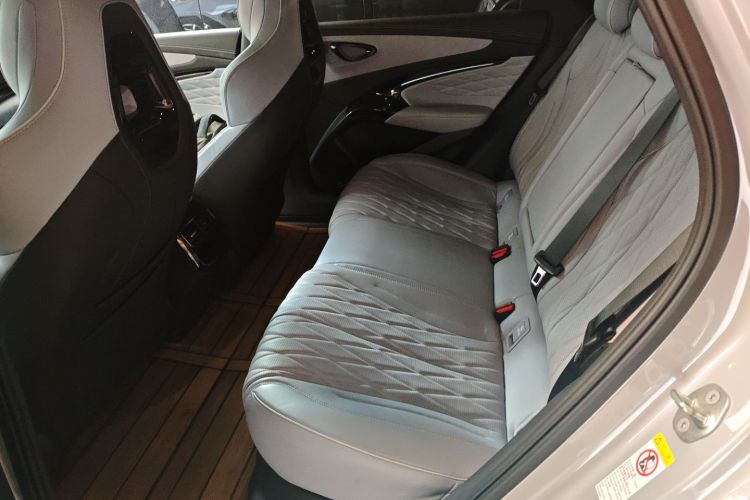 比亚迪 海豹 2023款 冠军版 700km 性能版中控内饰7004