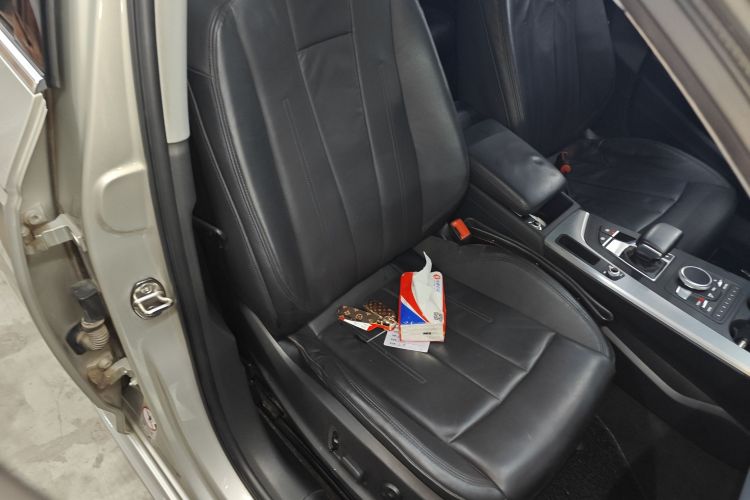 奥迪A4L 2017款 Plus 40 TFSI 运动型局部细节41