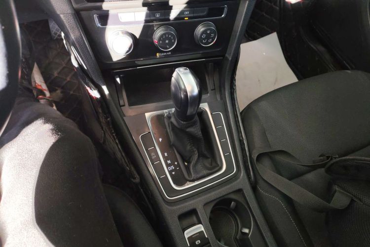 大众 高尔夫 2019款 200TSI DSG舒适进取版 国VI中控内饰18