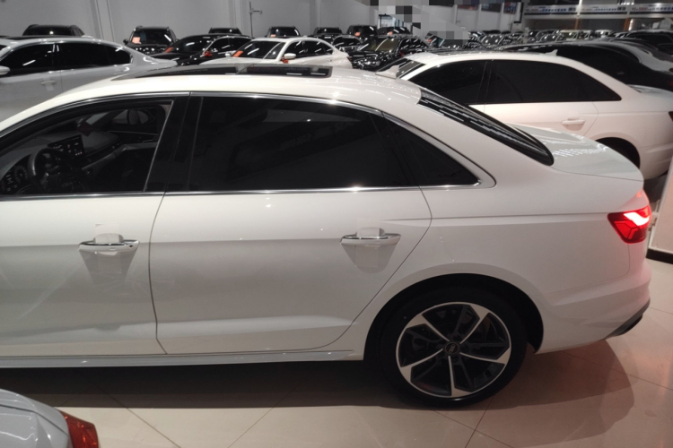 奥迪A4L 2022款 40 TFSI 时尚动感型车身外观4