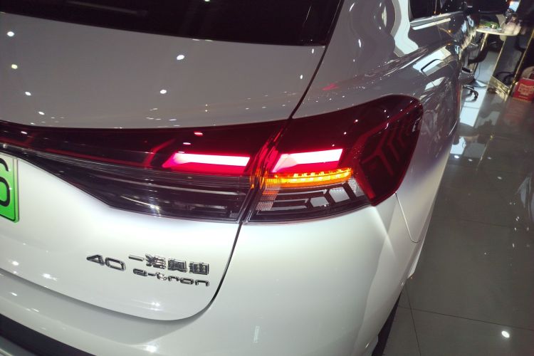 奥迪Q4 e-tron 2024款 40 e-tron 创境版车身外观9