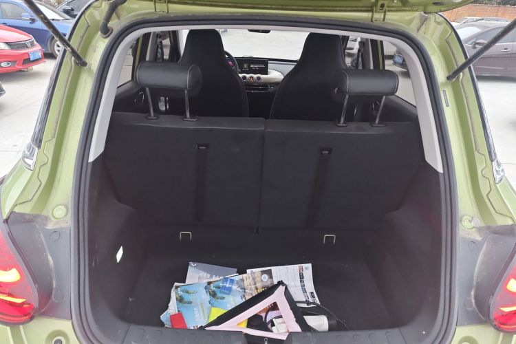 五菱汽车 五菱缤果 2023款 333km 灵犀互联款机舱底盘23