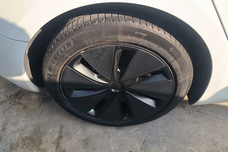 特斯拉 Model 3 2023款 后轮驱动版车身外观6008