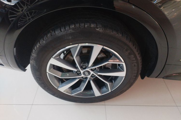 奥迪Q5L 2024款 40 TFSI 豪华动感型车身外观6008