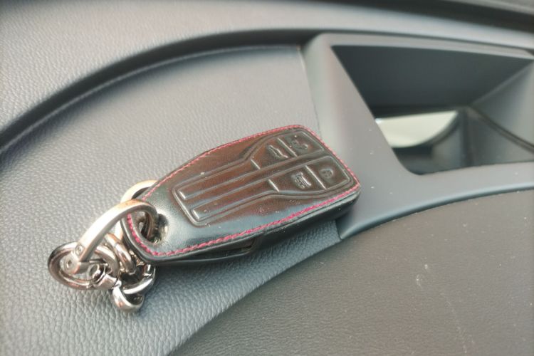 红旗HS5 2022款 改款 2.0T 智联旗享版中控内饰11