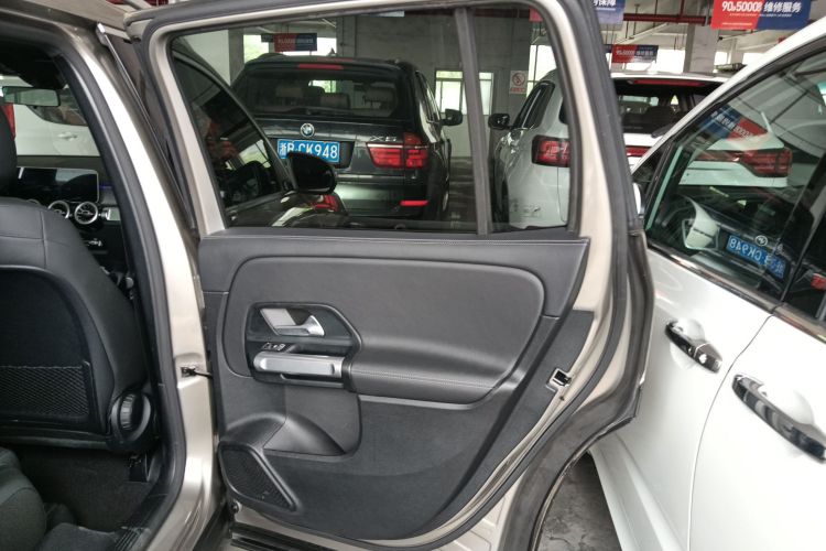 奔驰GLB 2020款 改款 GLB 200 动感型中控内饰45