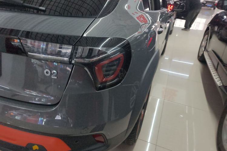 领克02 2020款 1.5T DCT两驱耀Pro版车身外观6006