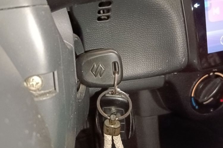 铃木 雨燕 2014款 1.5L 自动时尚型中控内饰11