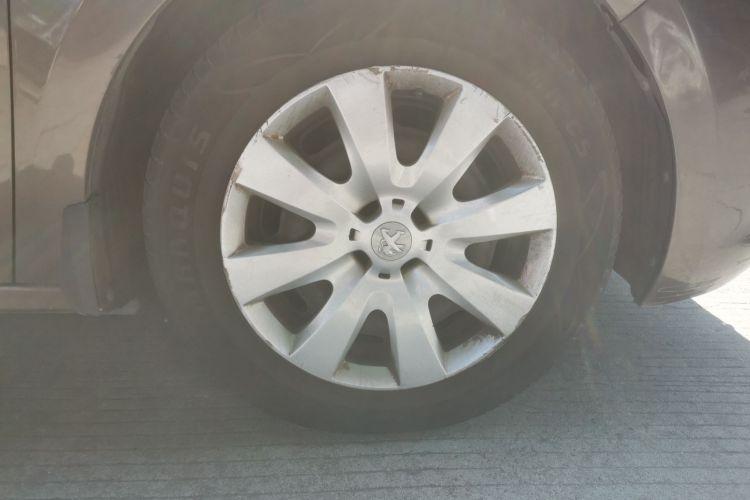 标致301 2014款 1.6L 自动舒适版车身外观10