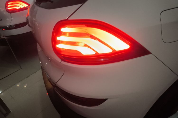 观致5 2018款 改款 1.6T 自动领先型车身外观9