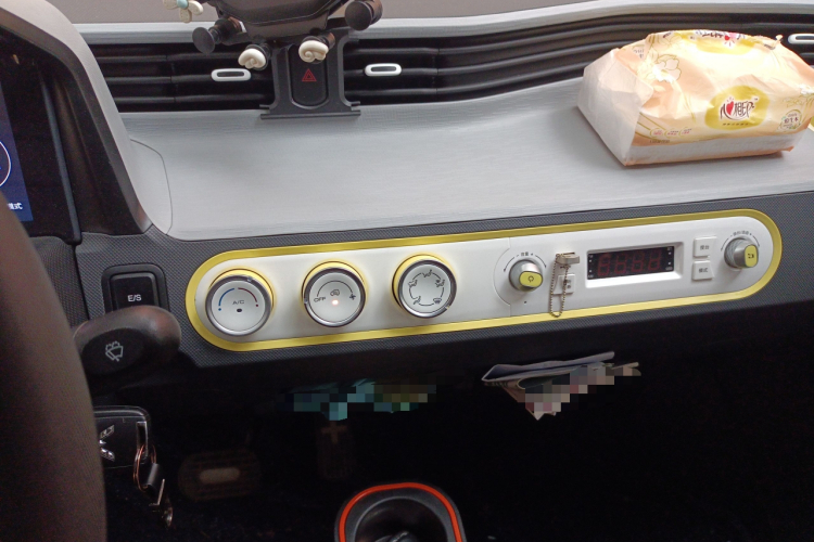 五菱汽车 宏光MINIEV 2021款 马卡龙夹心款 120km 磷酸铁锂中控内饰16