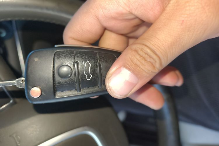 奥迪A6L 2011款 2.8 FSI 舒适型中控内饰11